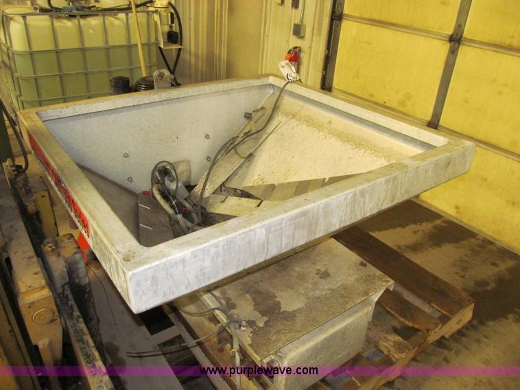 image for item L1860 Curtis Fast-Cast 550 Series spreader