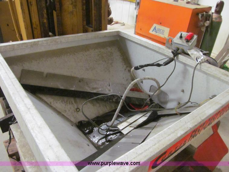 image for item L1860 Curtis Fast-Cast 550 Series spreader