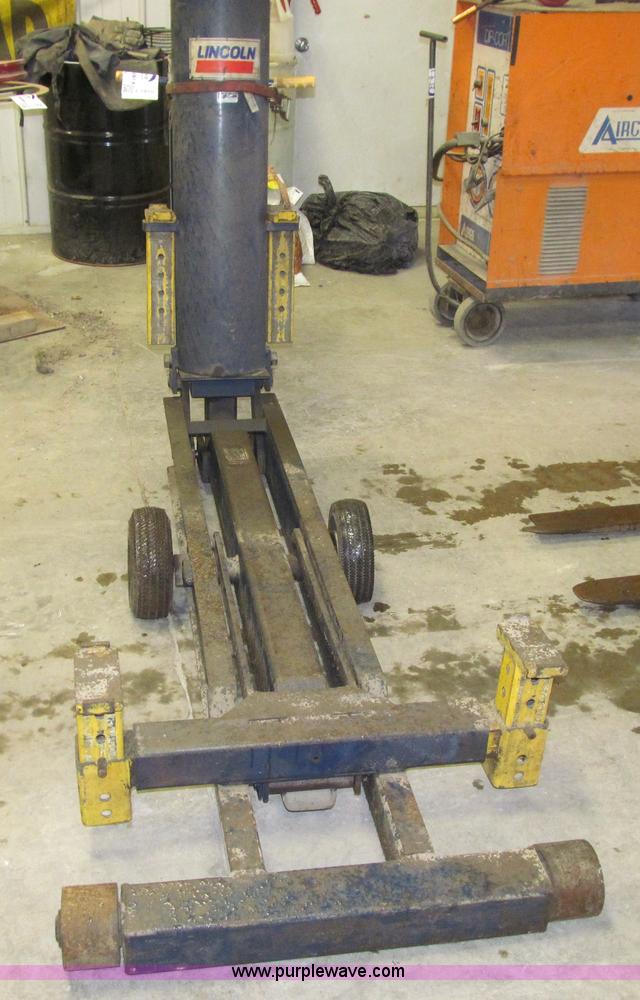 image for item L1870 Lincoln air jack