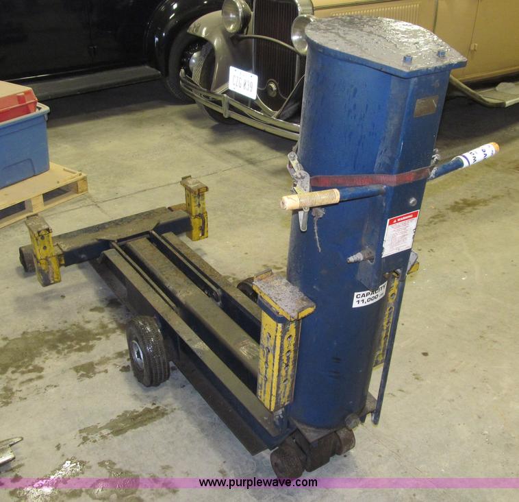 image for item L1870 Lincoln air jack