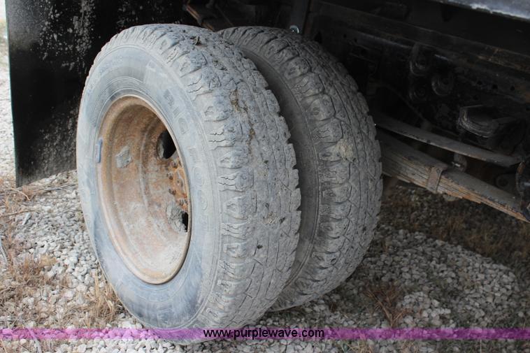 image for item L2350 1999 Ford F350 Super Duty flatbed pickup truck