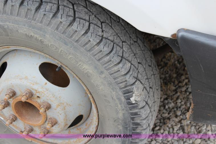 image for item L2350 1999 Ford F350 Super Duty flatbed pickup truck