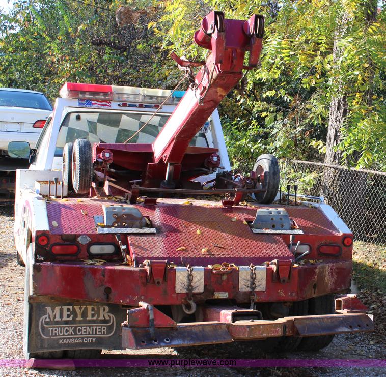 image for item L2434 2000 Chevrolet 3500 HD tow truck