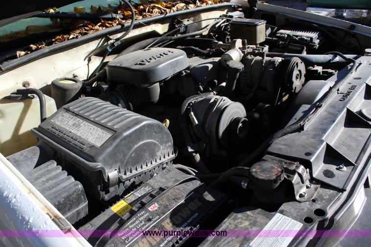 image for item L2434 2000 Chevrolet 3500 HD tow truck