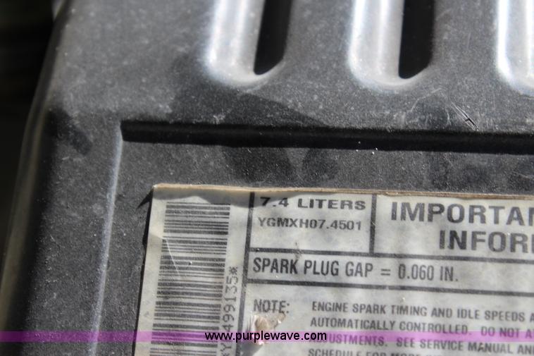 image for item L2434 2000 Chevrolet 3500 HD tow truck