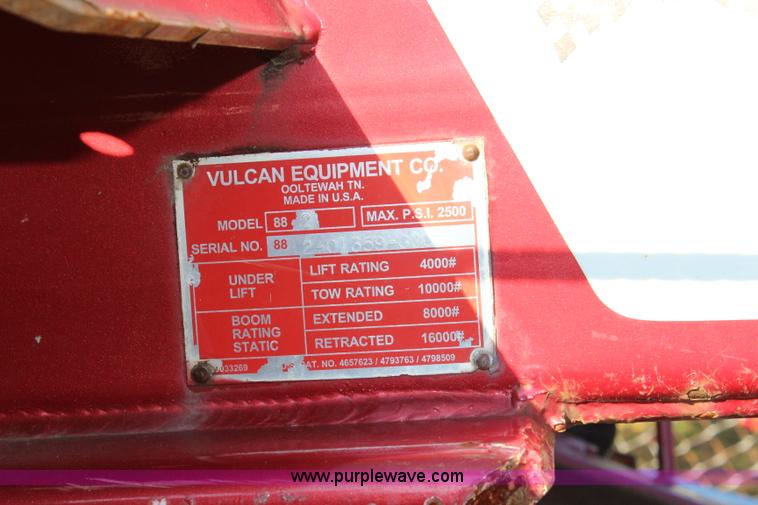 image for item L2434 2000 Chevrolet 3500 HD tow truck