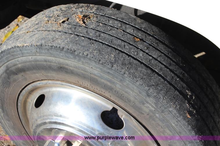 image for item L2434 2000 Chevrolet 3500 HD tow truck