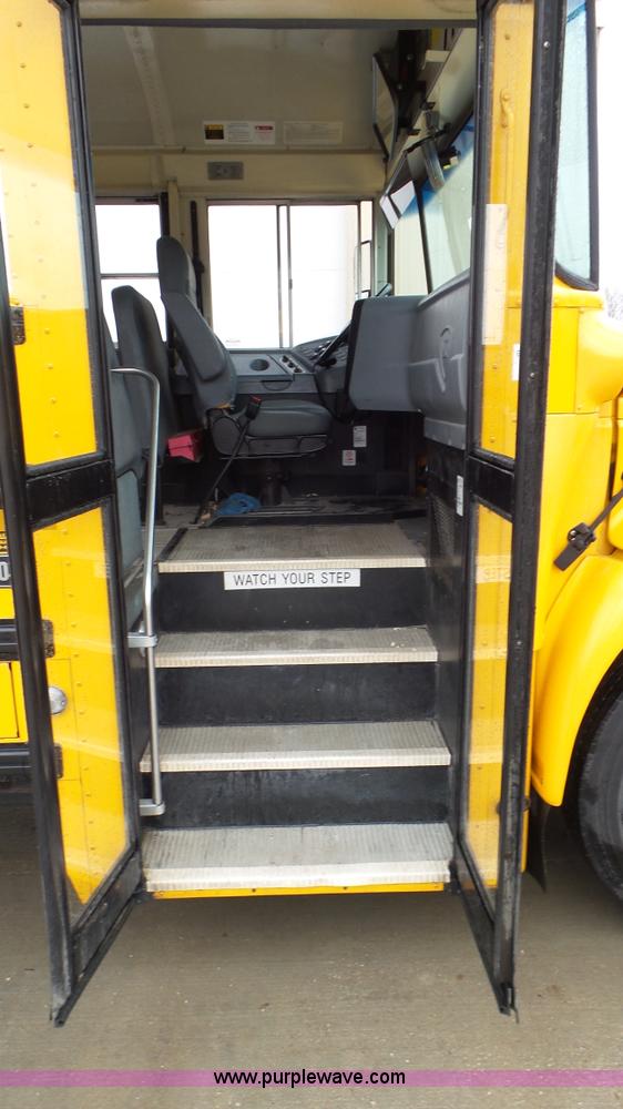 image for item L3574 2006 International 3000 bus