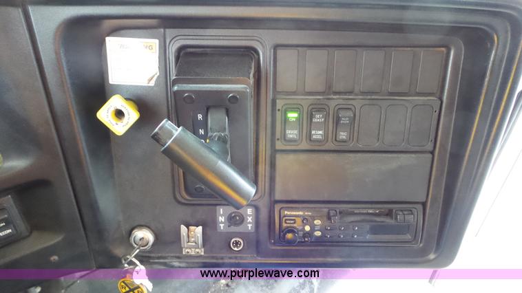 image for item L3574 2006 International 3000 bus