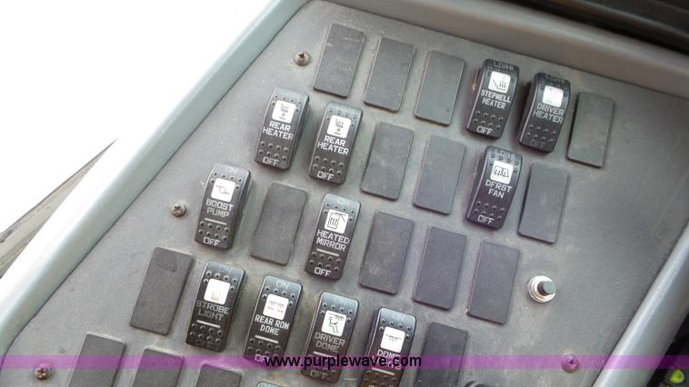 image for item L3574 2006 International 3000 bus