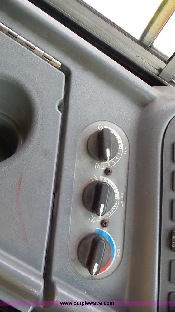 image for item L3574 2006 International 3000 bus