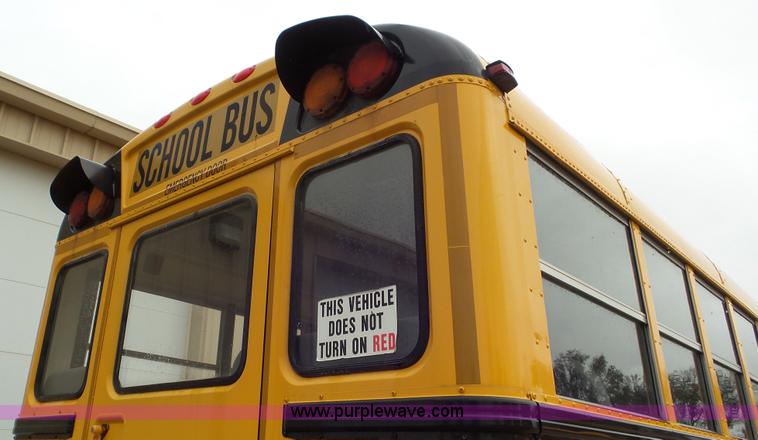 image for item L3574 2006 International 3000 bus