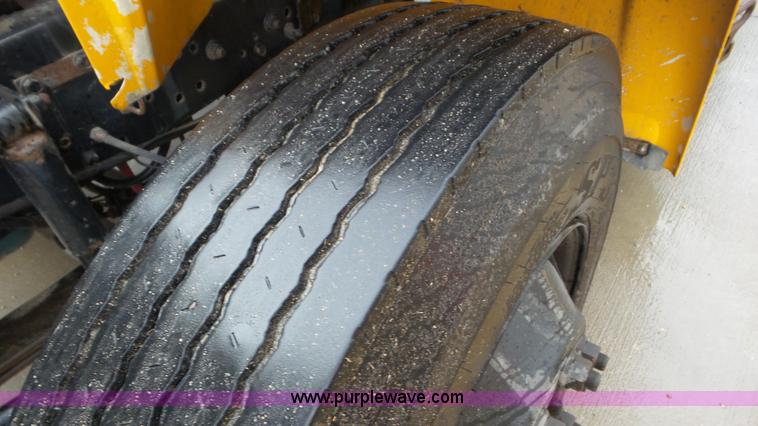 image for item L3574 2006 International 3000 bus