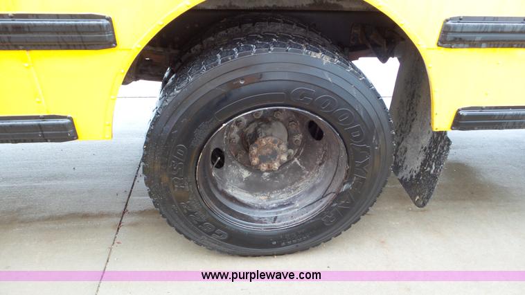 image for item L3574 2006 International 3000 bus