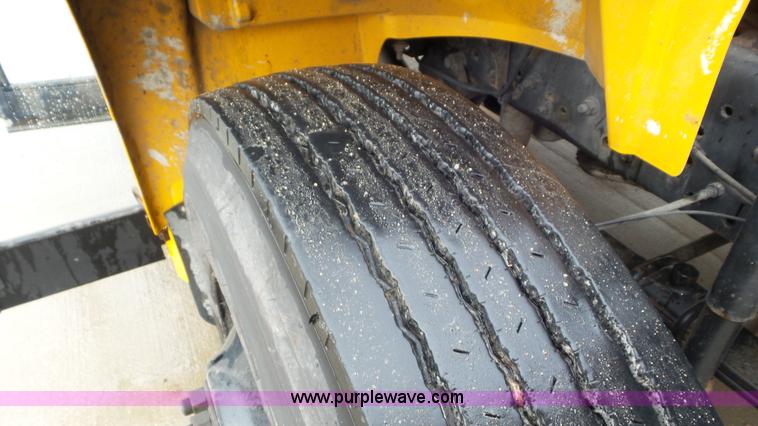 image for item L3574 2006 International 3000 bus