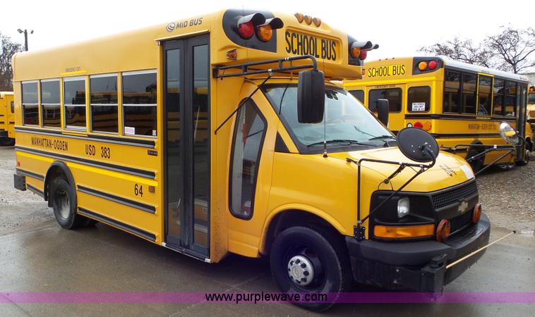 image for item L3575 2008 Chevrolet Express 3500 mid bus