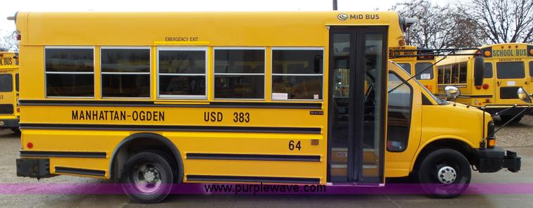 image for item L3575 2008 Chevrolet Express 3500 mid bus