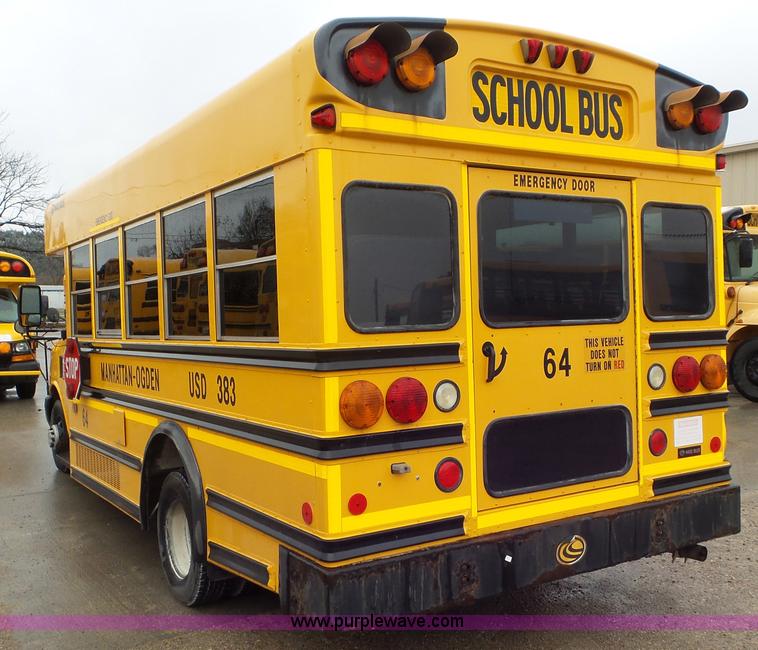 image for item L3575 2008 Chevrolet Express 3500 mid bus