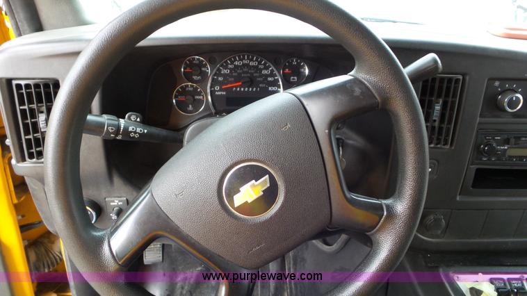 image for item L3575 2008 Chevrolet Express 3500 mid bus