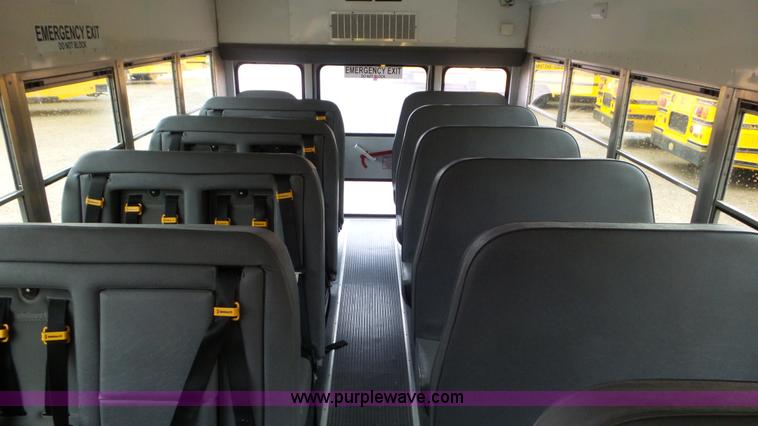image for item L3575 2008 Chevrolet Express 3500 mid bus