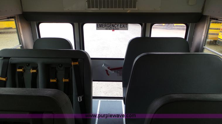 image for item L3575 2008 Chevrolet Express 3500 mid bus