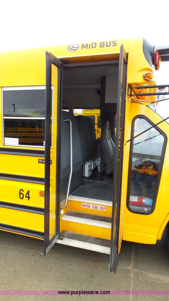 image for item L3575 2008 Chevrolet Express 3500 mid bus