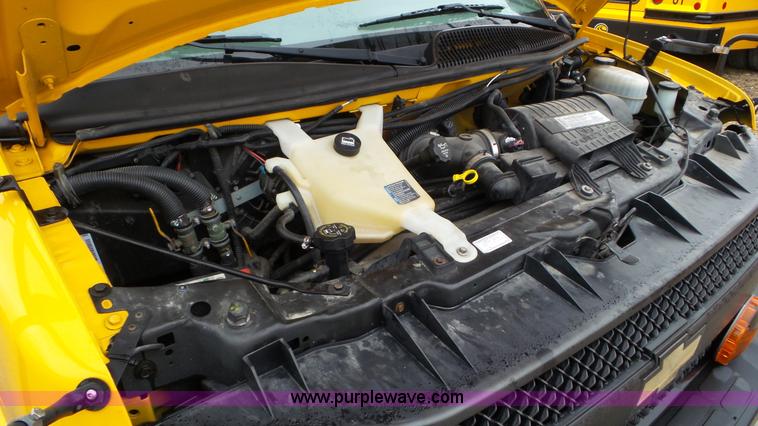 image for item L3575 2008 Chevrolet Express 3500 mid bus