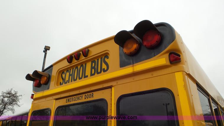 image for item L3575 2008 Chevrolet Express 3500 mid bus