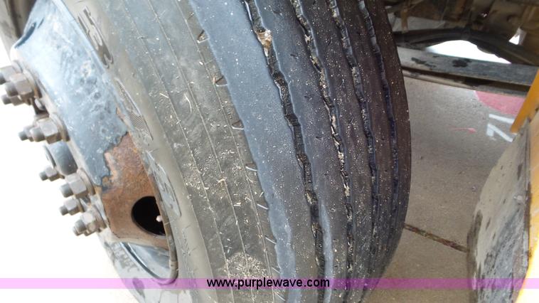 image for item L3577 2006 International 3000 bus