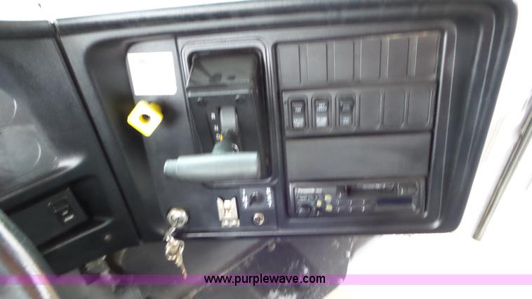 image for item L3579 2006 International 3000 bus