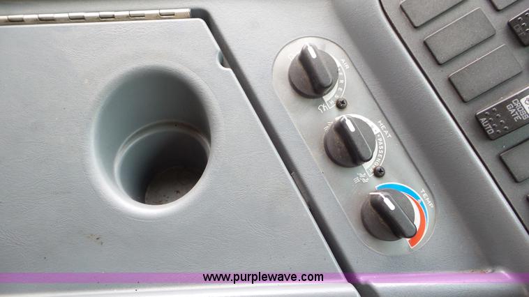 image for item L3579 2006 International 3000 bus