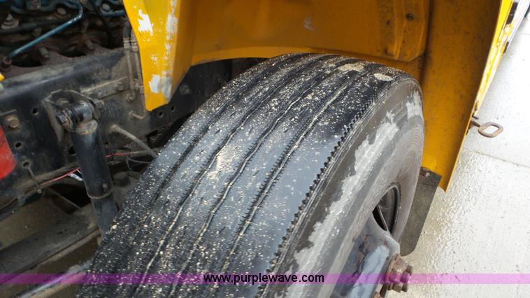 image for item L3579 2006 International 3000 bus