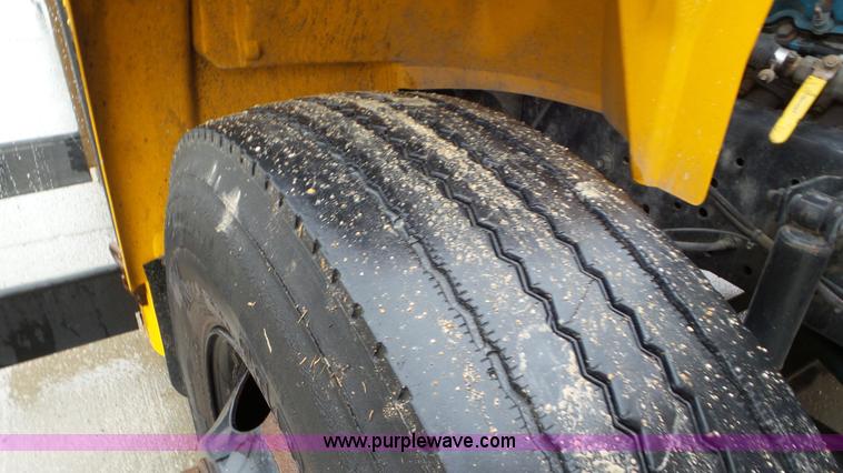 image for item L3579 2006 International 3000 bus