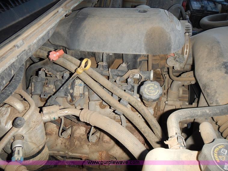 image for item L3585 2002 Chevrolet Silverado 1500 pickup truck