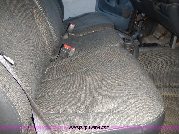 image for item L3585 2002 Chevrolet Silverado 1500 pickup truck