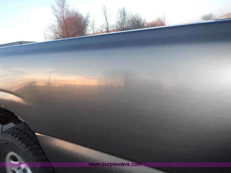 image for item L3585 2002 Chevrolet Silverado 1500 pickup truck