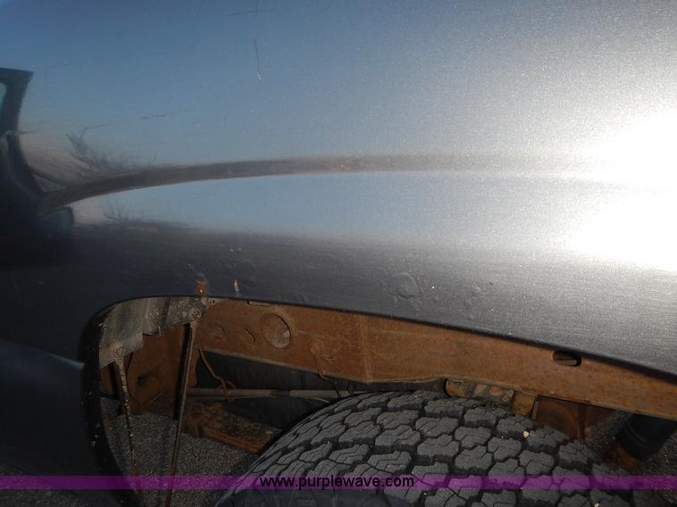 image for item L3585 2002 Chevrolet Silverado 1500 pickup truck