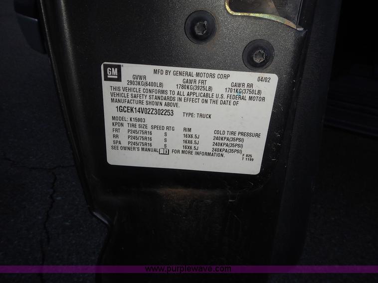 image for item L3585 2002 Chevrolet Silverado 1500 pickup truck