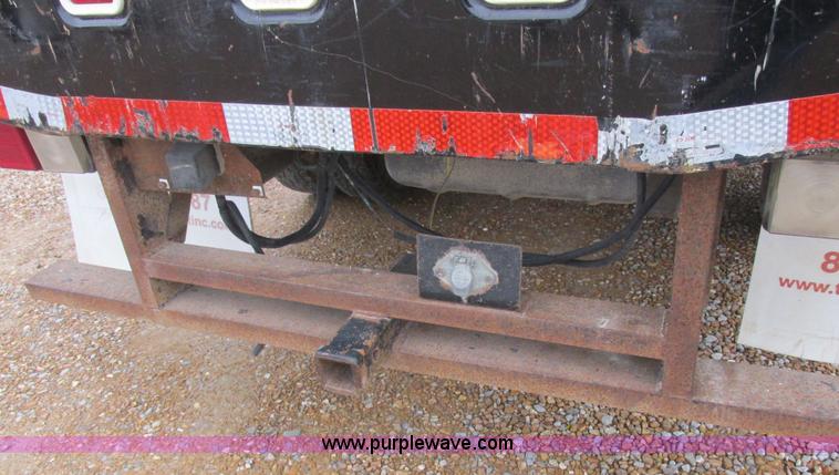 image for item L4131 2001 Chevrolet Silverado 3500 flatbed pickup truck