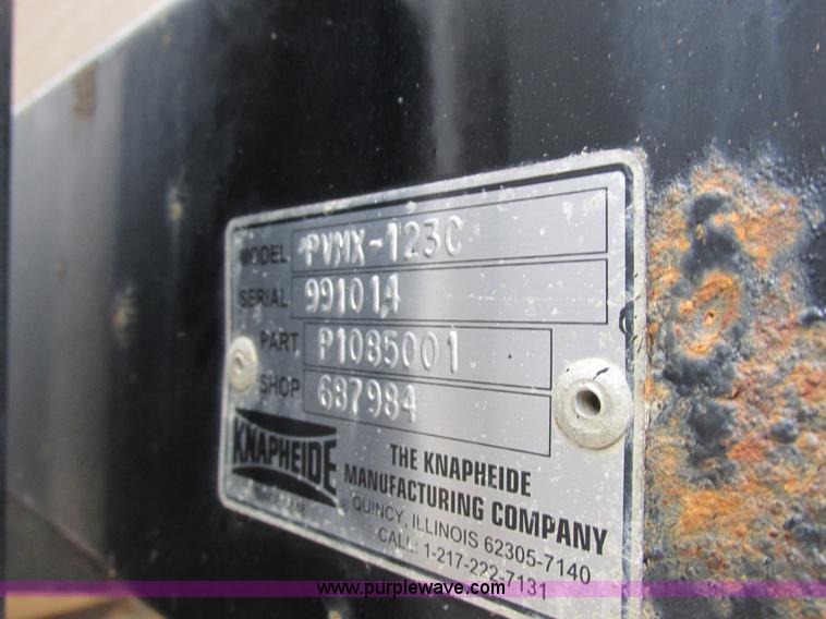 image for item L4131 2001 Chevrolet Silverado 3500 flatbed pickup truck