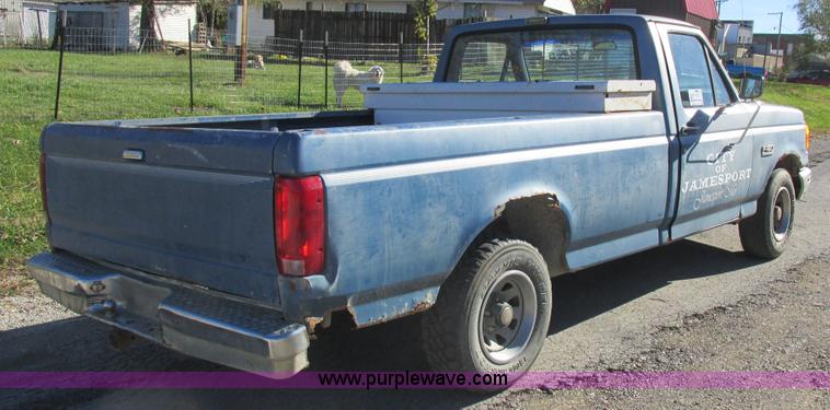 image for item L4136 1991 Ford F150 pickup truck