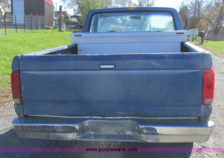 image for item L4136 1991 Ford F150 pickup truck