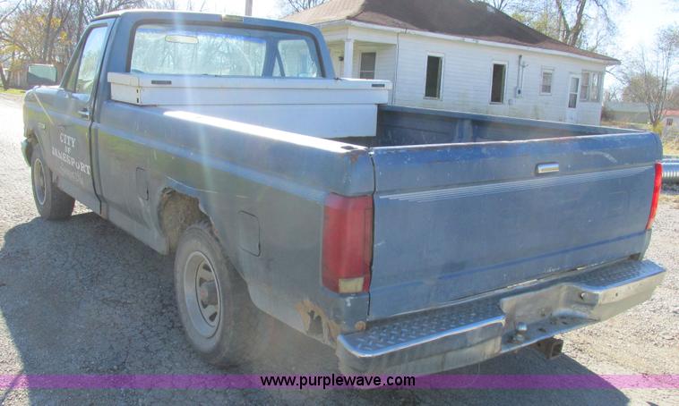 image for item L4136 1991 Ford F150 pickup truck