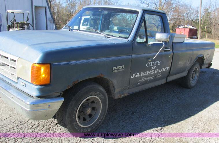 image for item L4136 1991 Ford F150 pickup truck