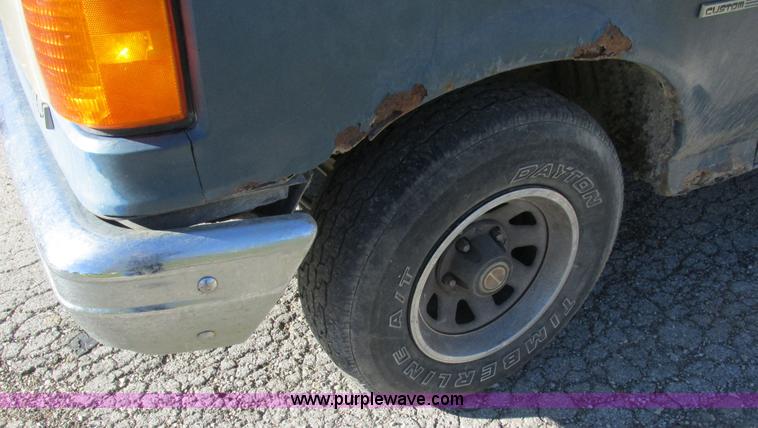 image for item L4136 1991 Ford F150 pickup truck