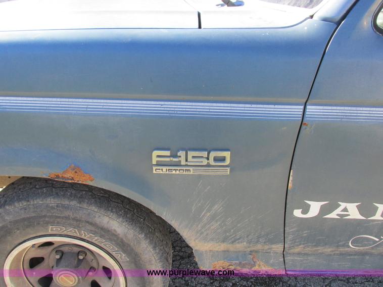 image for item L4136 1991 Ford F150 pickup truck