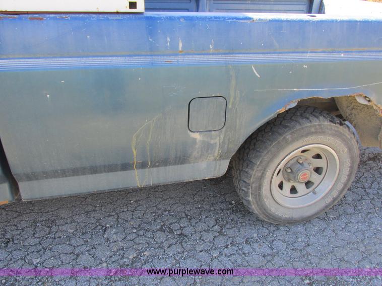image for item L4136 1991 Ford F150 pickup truck