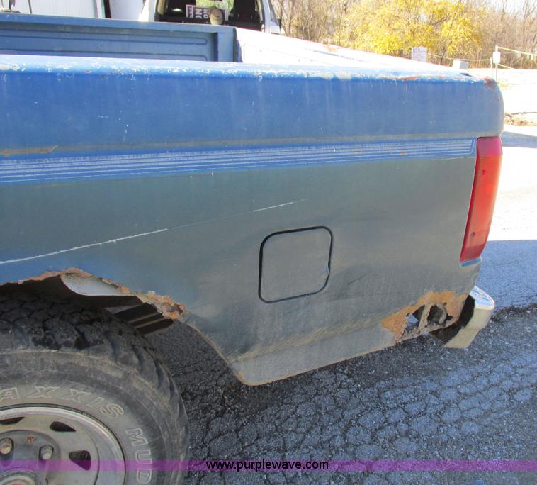 image for item L4136 1991 Ford F150 pickup truck