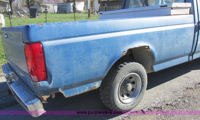 image for item L4136 1991 Ford F150 pickup truck
