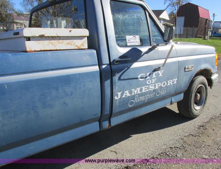 image for item L4136 1991 Ford F150 pickup truck